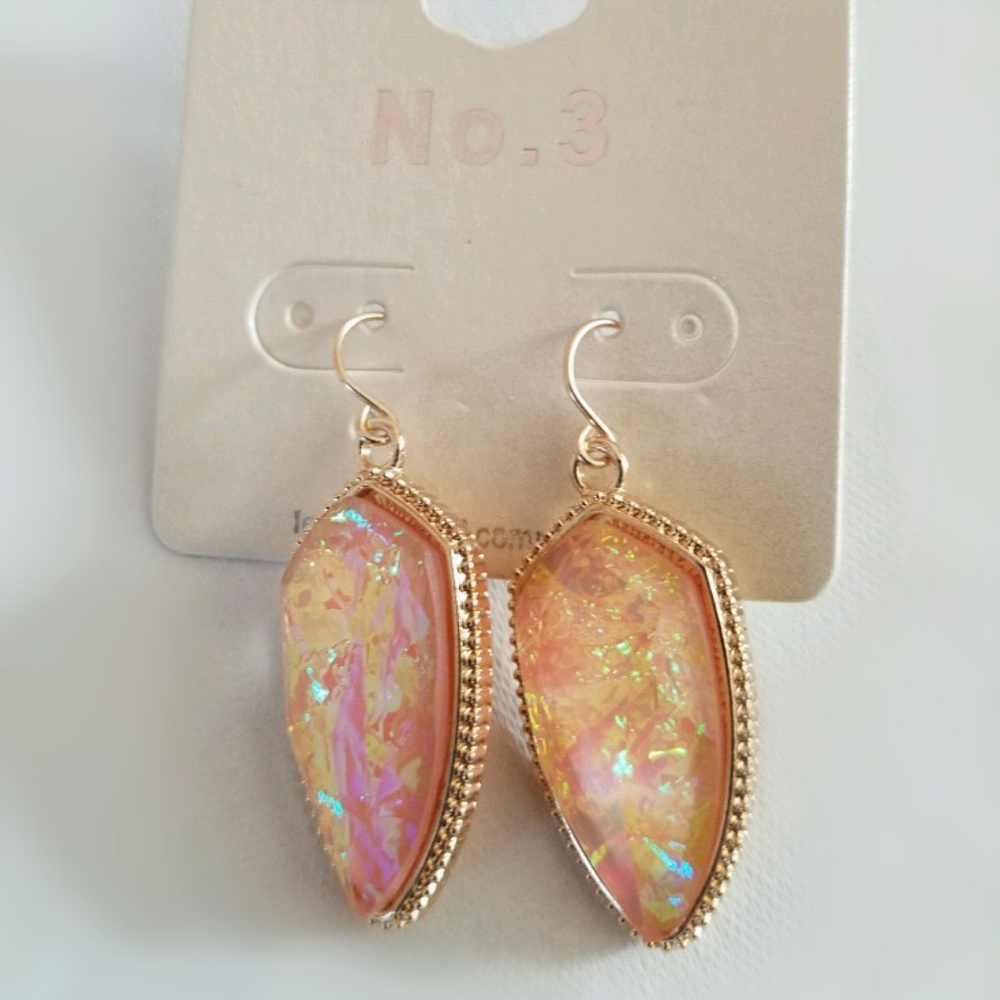 Peach opal acetate marque earrings - Picture 2 of 3
